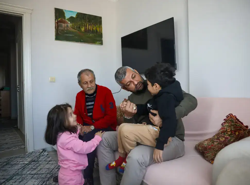 Kepez’de Evsiz Kalan Dede ve 3 Torunu Sıcak Yuvaya Kavuştu 6